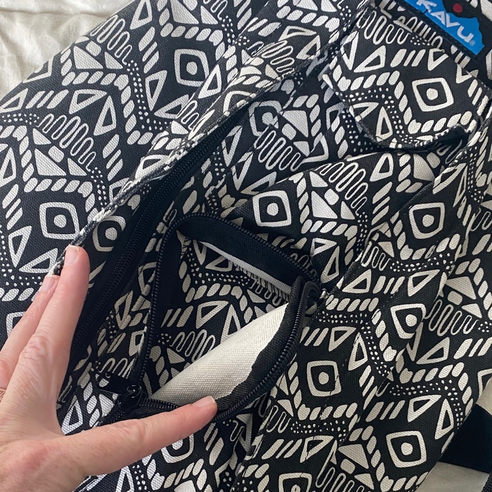 Kavu Black and White Geometric Patterned Rope Sling Bag - Picture 8 of 12